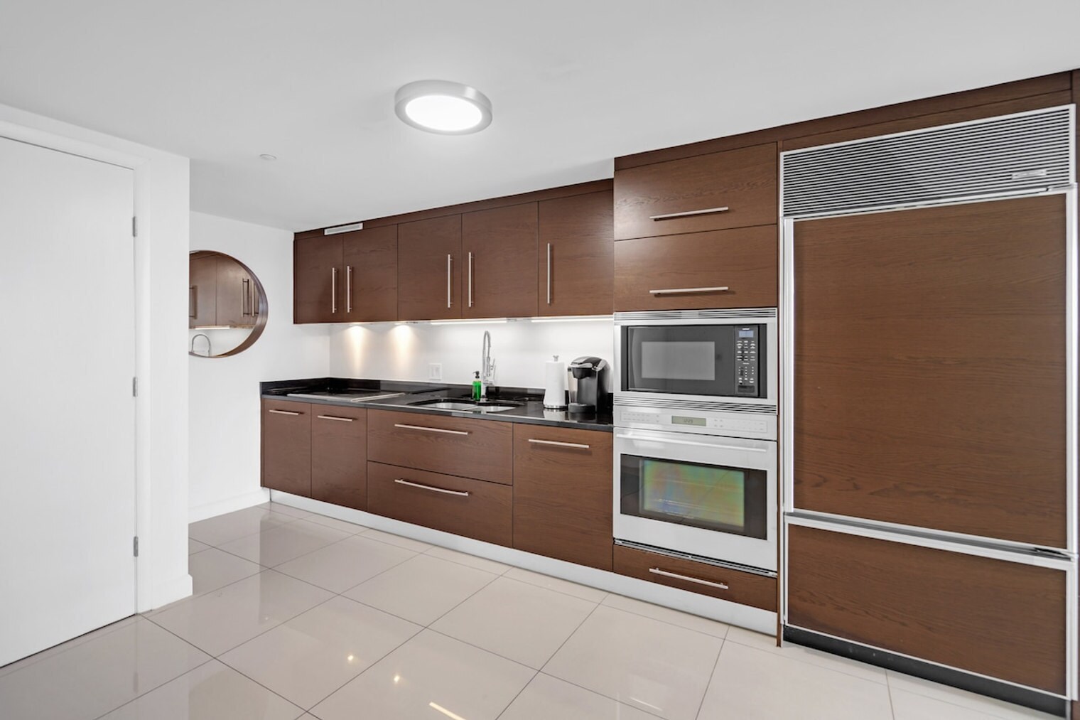 Building Photo - 485 Brickell Ave