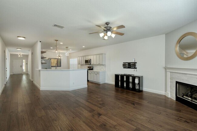 Building Photo - 811 Bedford Ct