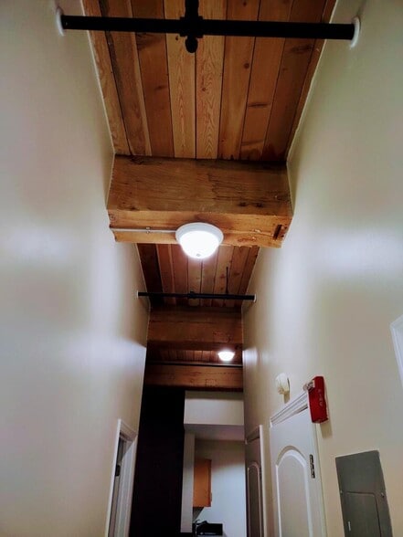 Building Photo - 52 Lawrence Dr