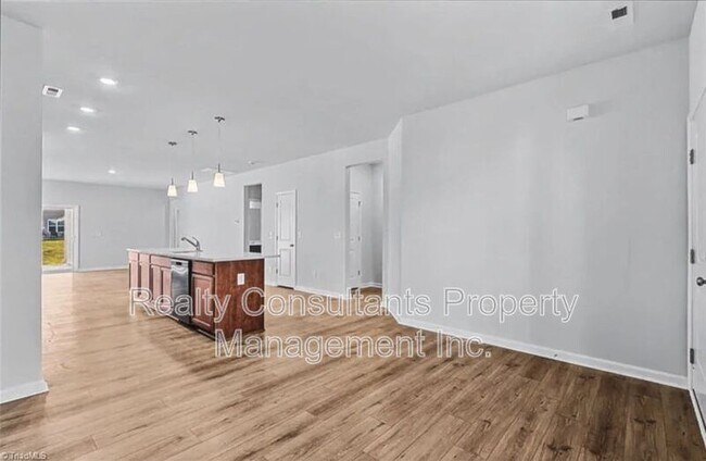 Building Photo - 534 Raspberry Hl Dr