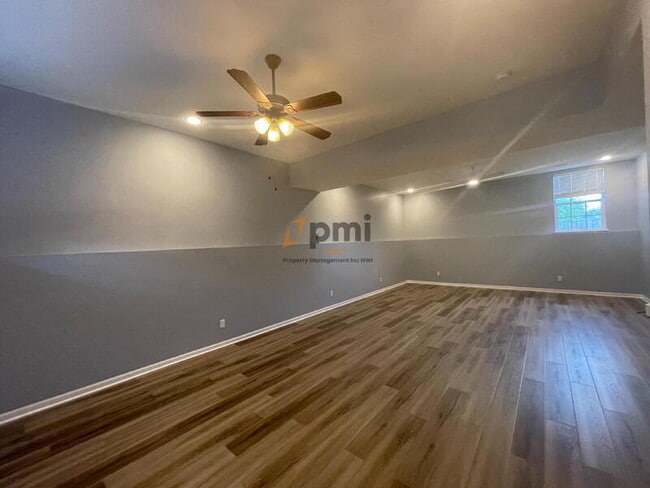 Building Photo - 10880 Mississippi St