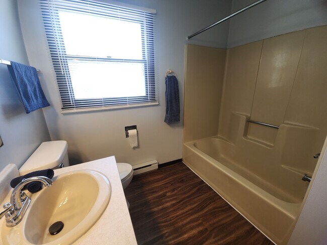 Building Photo - 1129 Primrose Ct