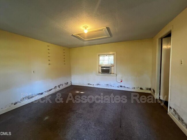 Building Photo - 6404 Buffaloe Rd
