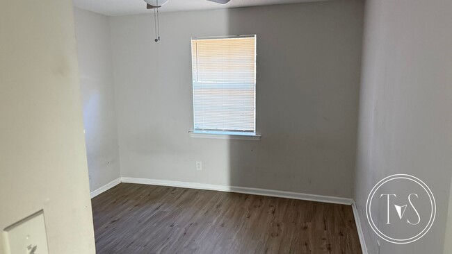 Building Photo - 133 Runaway Point Rd