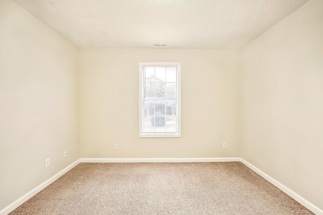 Building Photo - Apartment with Landscaping and washer/drye...