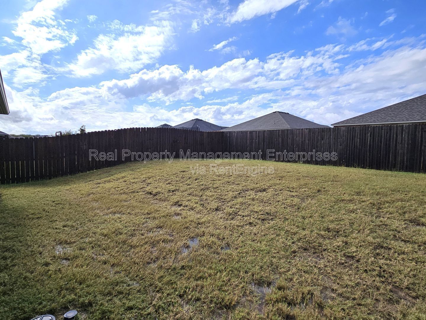Building Photo - 319 Waterside Dr