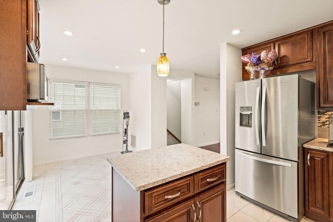Building Photo - 11070 Clovertree Ct
