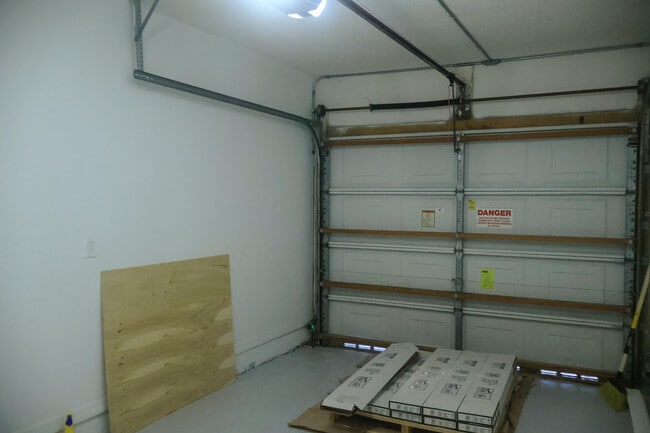 Building Photo - 14750 SW 156th Ave