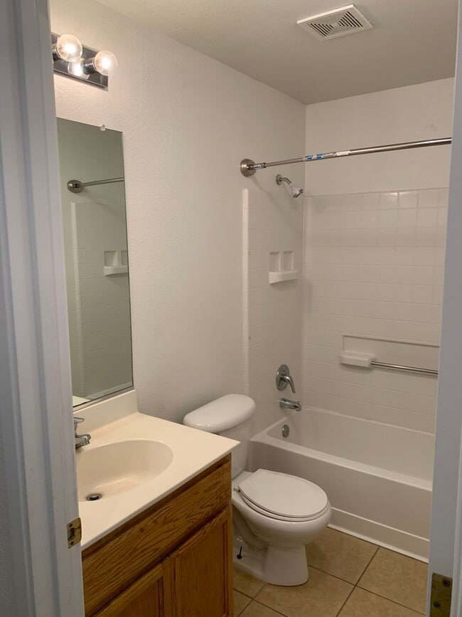 Building Photo - Beautiful 4 Bedroom 3 bath home in Merced!