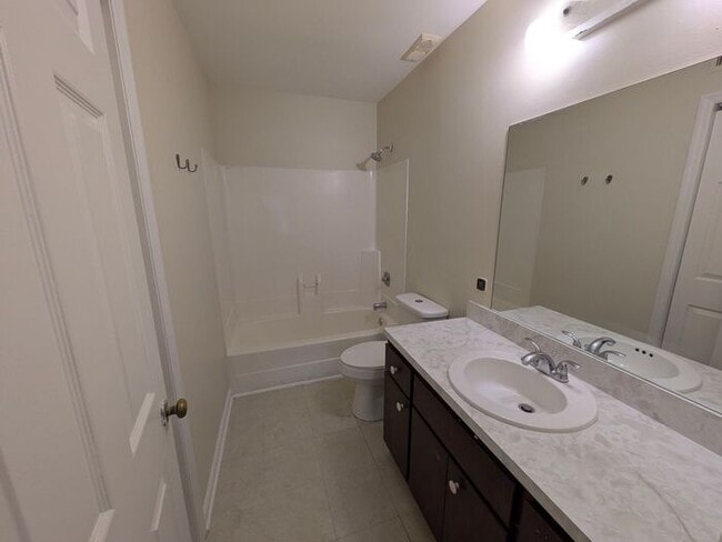 Building Photo - 1107 Quail Ct W