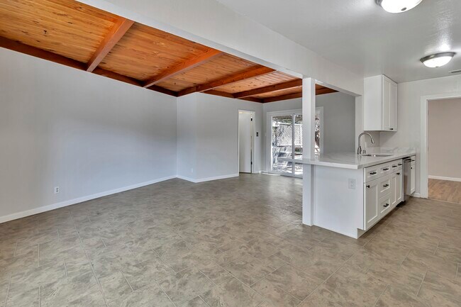 Building Photo - 520 Dawkins Dr
