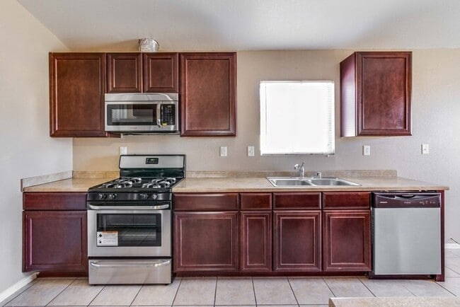 Building Photo - Charming Santa Fe style home in Tierra Del Este Subdivision.