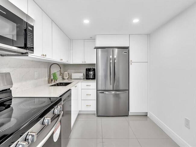 Building Photo - 20515 E Country Club Dr