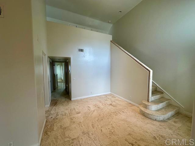 Building Photo - 520 Via De La Valle
