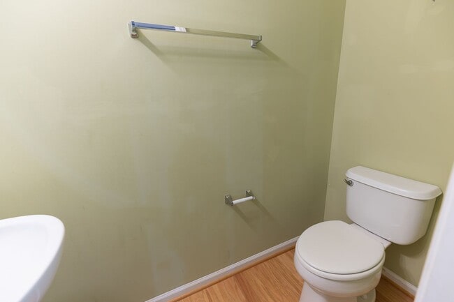 Building Photo - 117 Goldfinch Ave
