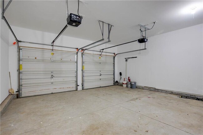 Building Photo - 2565 Vistoria Dr