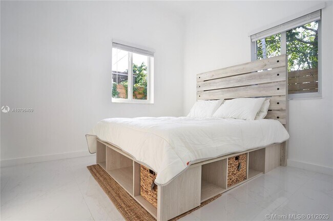 Building Photo - 2601 24th SW Ave