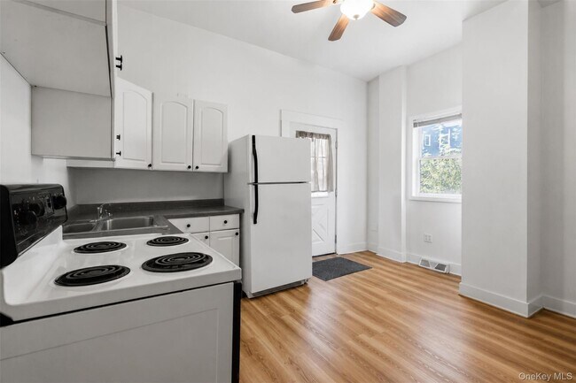 Building Photo - 7 Idlewild Ave