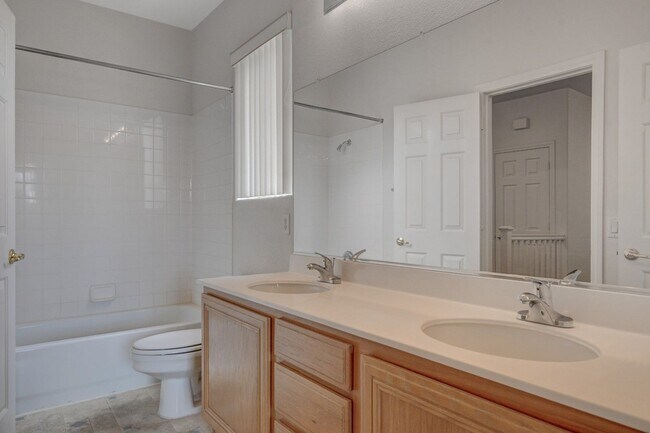 Building Photo - Beautiful 2-Story, 3-Bedroom Home in the H...