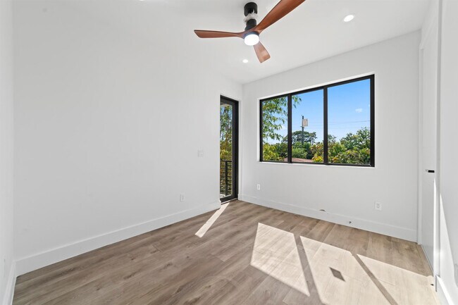 Building Photo - 1314 NE 13th Ave