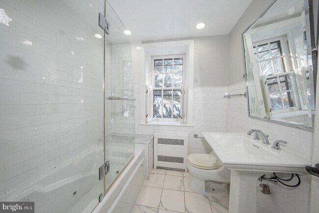 Building Photo - 625 Chelten Hills Dr