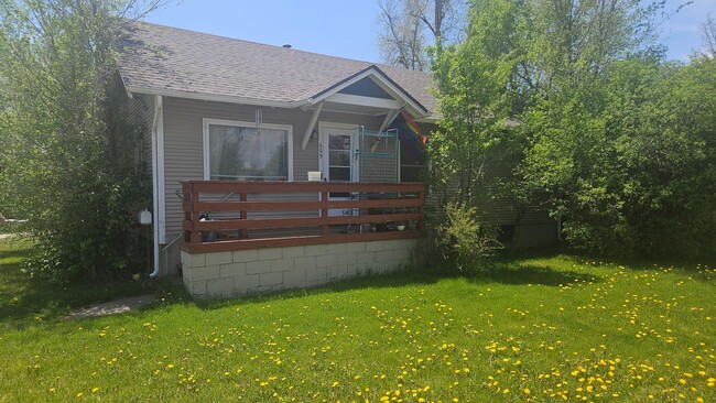 Building Photo - Cute 2 Bedroom Home near CSU