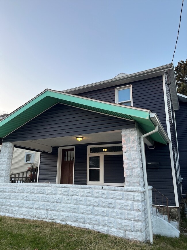 Building Photo - 254 E 30th St