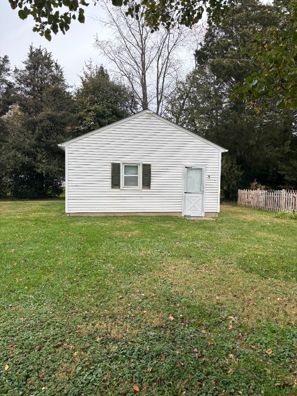 Building Photo - 319 Holly Ct