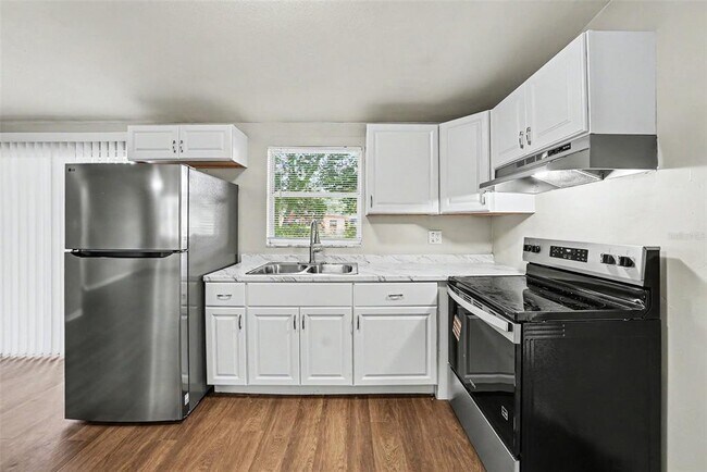 Building Photo - 4022 E Henry Ave