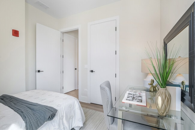 Building Photo - 5753 N Broadway