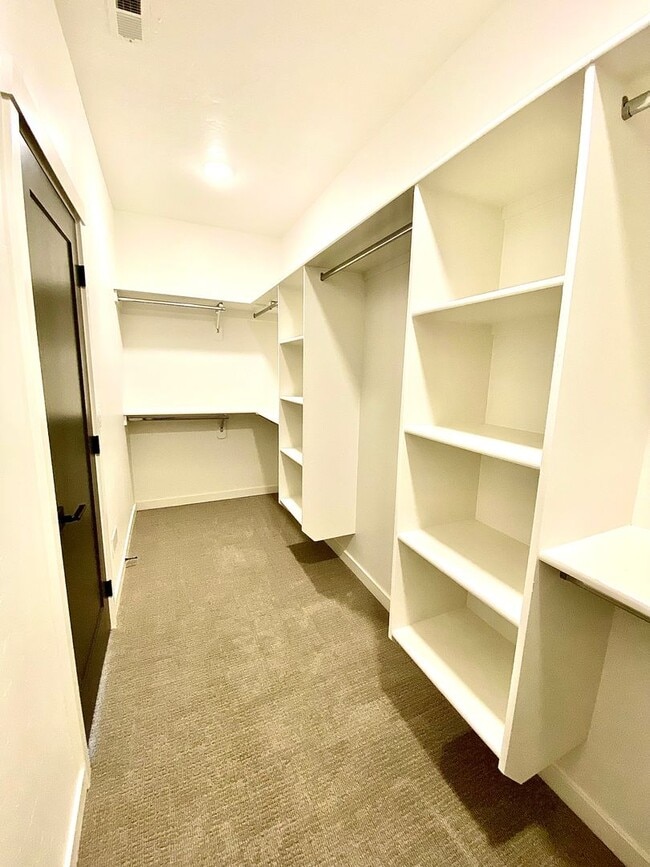 Building Photo - 1258 E Echelon Rdg Ln