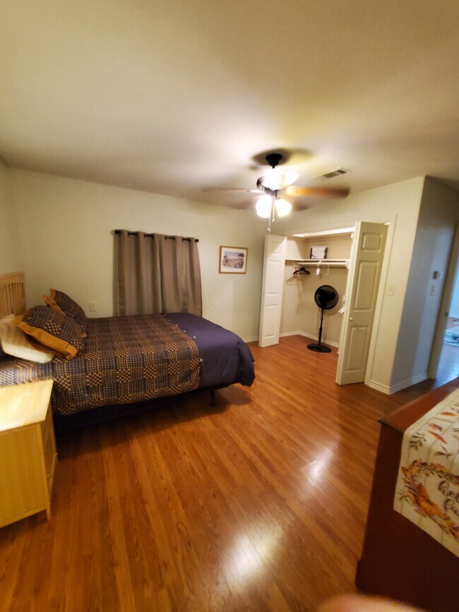 Bedroom2 & Closet - 1737 E California St