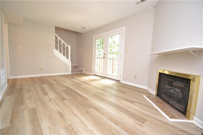 Building Photo - 667 Bashford Rd