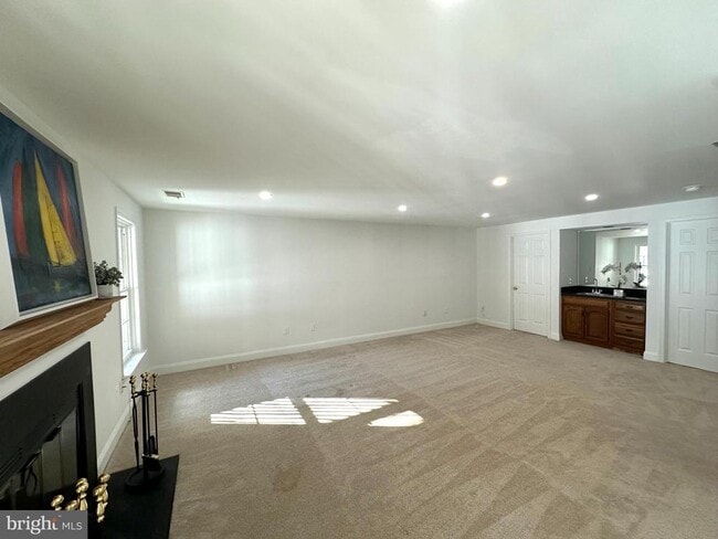 Building Photo - 4713 Columbia Rd