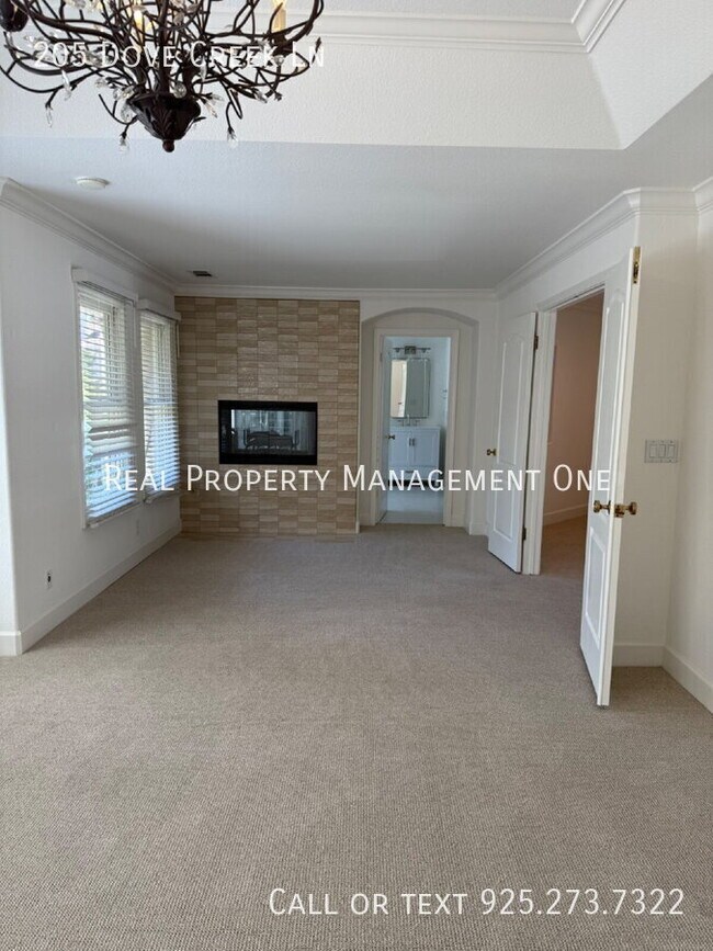 Building Photo - 205 Dove Creek Ln