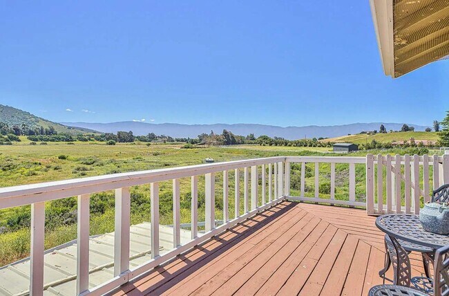 Building Photo - Beautiful Home in Chualar -with many ameni...