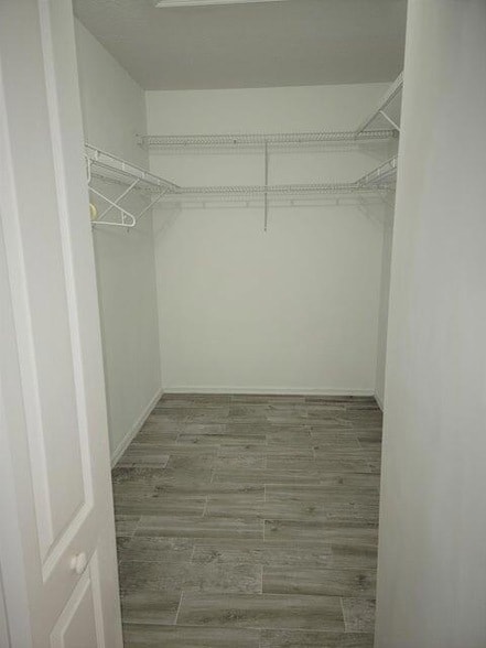 Building Photo - 233 River Bluff Ln