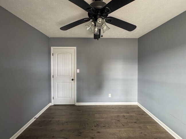 Building Photo - Charming 3 Bed 2 Bath Raeford Home with Fenced Backyard