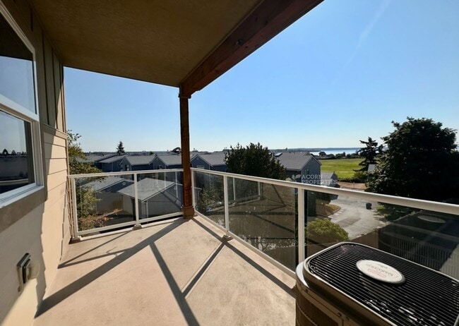 Building Photo - 1850 SW Scenic Heights St