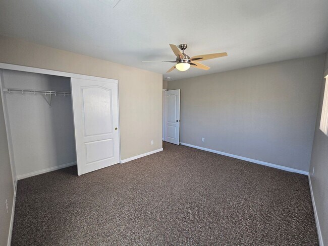 Building Photo - A Spacious 4 Bedroom House in Iron Mountain Ranch