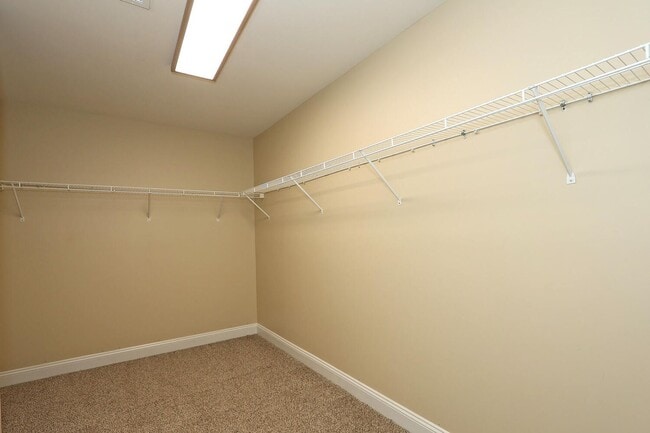 Building Photo - Welcome to this stunning 5 bedroom, 2.5 bath home nestled in the desirable location of Cornelius,...