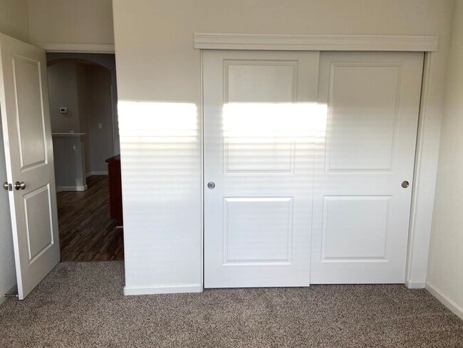 Building Photo - Somersett Reno Home - Walking Trails and t...