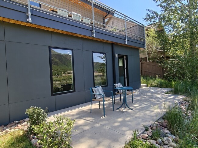 Building Photo - 600 Greenway Dr