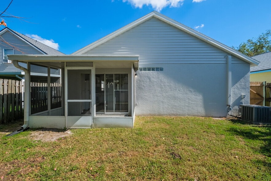 Building Photo - 2474 Sagemont Dr