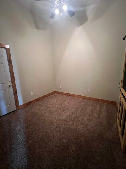 Bedroom - 921 Broad St