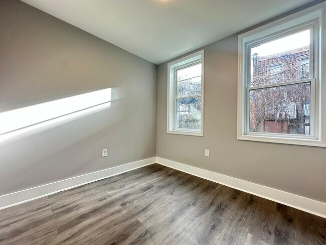 Building Photo - 304 E Ontario-