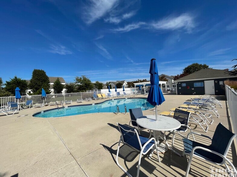 Community Pool - 20256 Simonton Ct