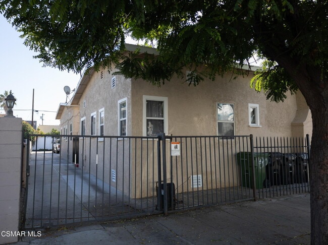 Building Photo - 1132 Mariposa Ave