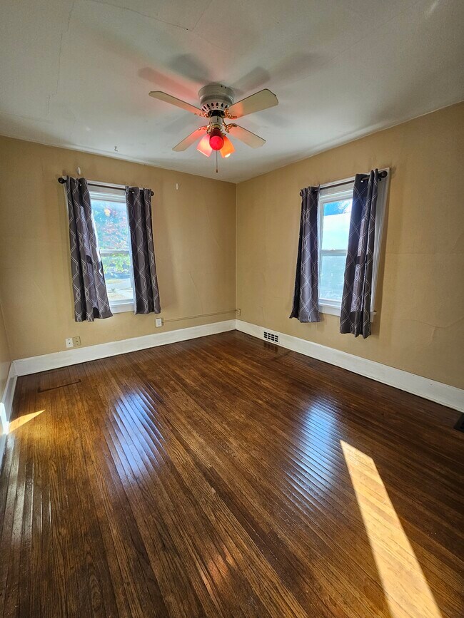 2nd room - 709 Camlin Ave