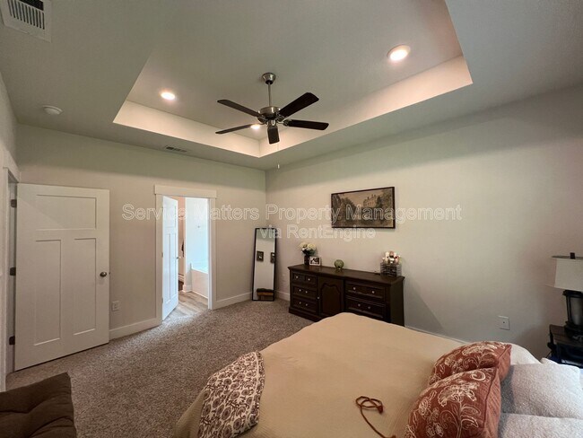 Building Photo - 5881 Cactus Dr